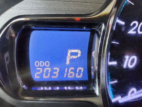 Used 2012 Toyota Sienna XLE image 19