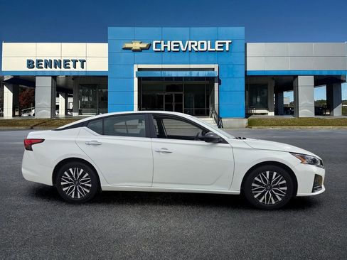 Used 2025 Nissan Altima 2.5 SV FWD image 7