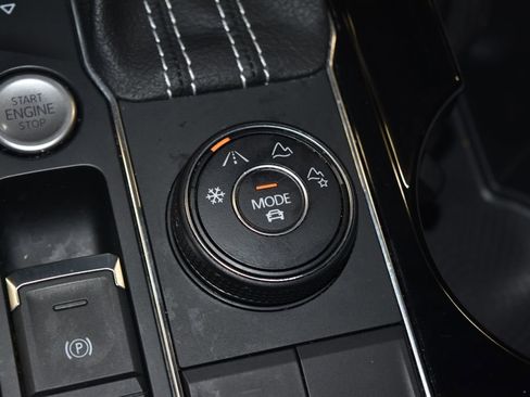 Used 2023 Volkswagen Atlas Cross Sport SE w/ Panoramic Sunroof Package image 18