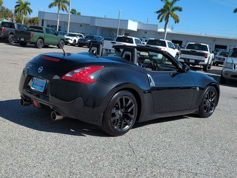 Used 2017 Nissan 370Z Touring image 5