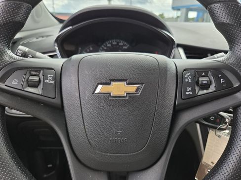 Used 2021 Chevrolet Trax LS w/ Tint and Cruise Package FWD image 27