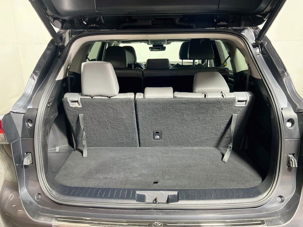 Certified 2020 Toyota Highlander XLE FWD image 23