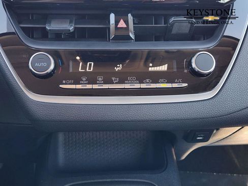 Used 2025 Toyota Corolla LE image 20