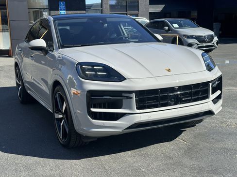 Used 2024 Porsche Cayenne S w/ Premium Package Plus (PP1) image 6