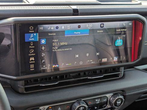 Used 2024 Jeep Wrangler Sahara image 25