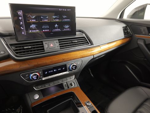 Used 2023 Audi Q5 2.0T Premium w/ Convenience Package AWD/4WD image 43