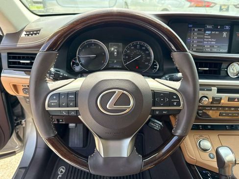 Used 2016 Lexus ES 350 w/ Luxury Package w/Wood Trim FWD image 20