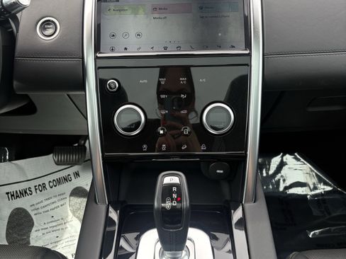 Used 2020 Land Rover Discovery Sport SE image 20