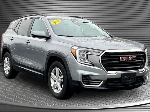 Used 2024 GMC Terrain SLE w/ Driver Convenience Package image 1