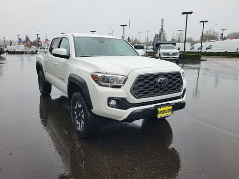 Used 2021 Toyota Tacoma TRD Off-Road w/ Technology Package image 8