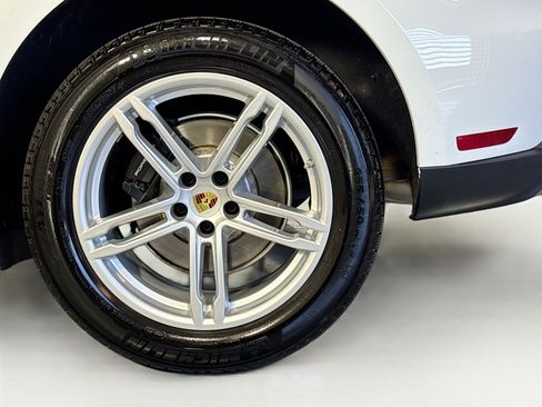 Certified 2025 Porsche Macan image 23