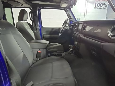 Used 2019 Jeep Wrangler Unlimited Sahara w/ Uconnect 4C Nav & Sound Group AWD/4WD image 32