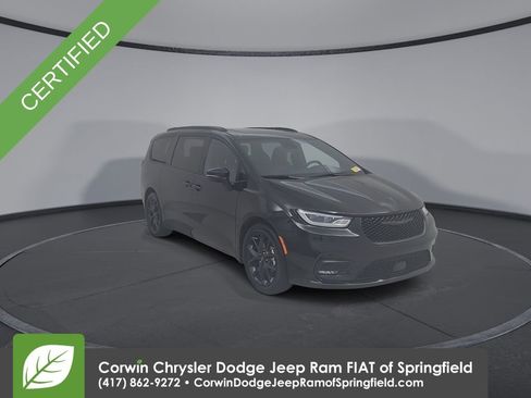 Certified 2025 Chrysler Pacifica Limited image 5
