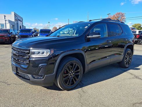 Used 2023 GMC Acadia SLE w/ Driver Convenience Package image 3