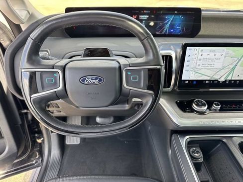 Used 2025 Ford Expedition Max Platinum AWD/4WD image 26