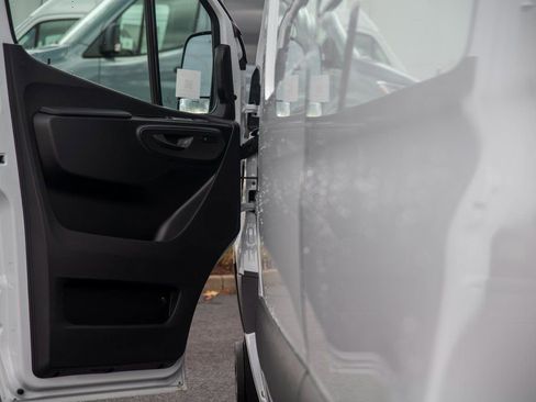 Used 2025 Mercedes-Benz Sprinter 4500 image 22