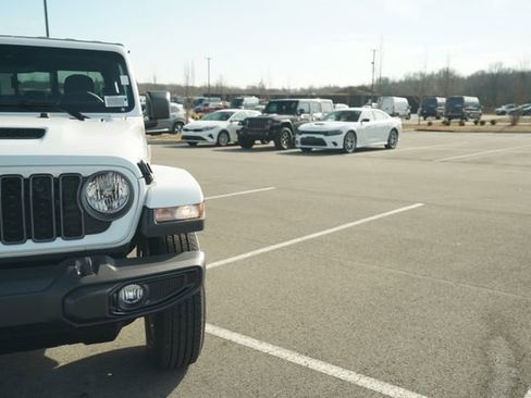 New 2025 Jeep Gladiator Sport image 39