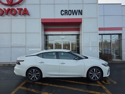 Used 2023 Nissan Maxima SV w/ Floor Mat Group image 2