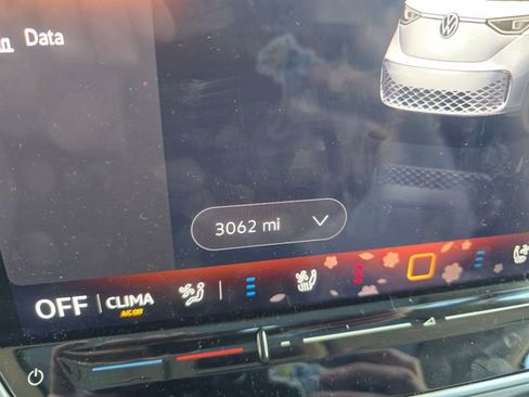 Used 2025 Volkswagen ID. Buzz 1st Edition image 31