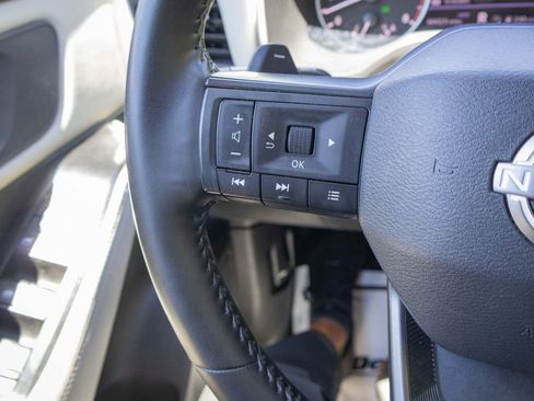 Used 2025 Nissan Rogue SV AWD/4WD image 21