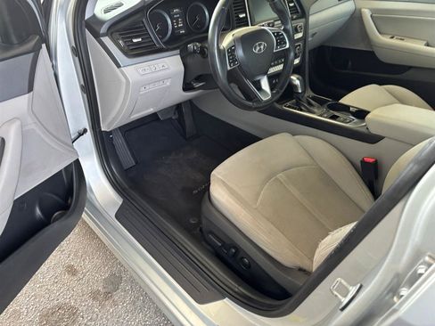 Used 2019 Hyundai Sonata SEL w/ Tech Package 02 FWD image 9