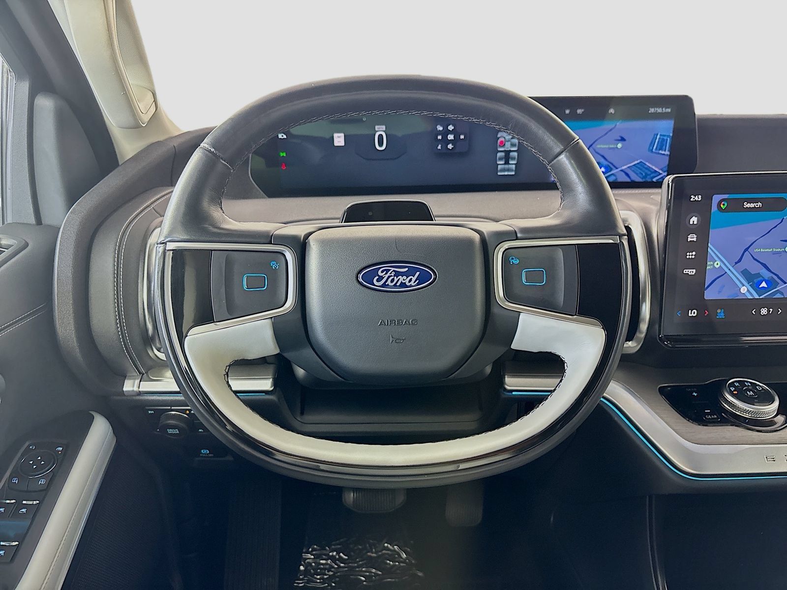 Used 2025 Ford Expedition Platinum w/ Driver's Package AWD/4WD image 11