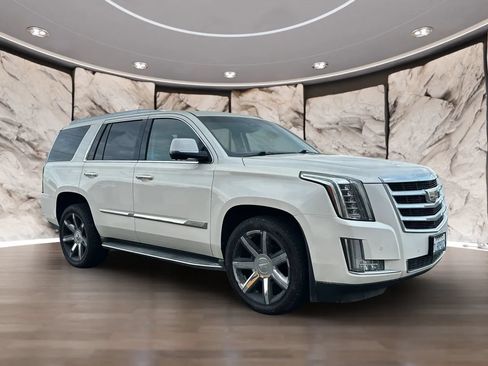 Used 2015 Cadillac Escalade Luxury AWD/4WD image 3