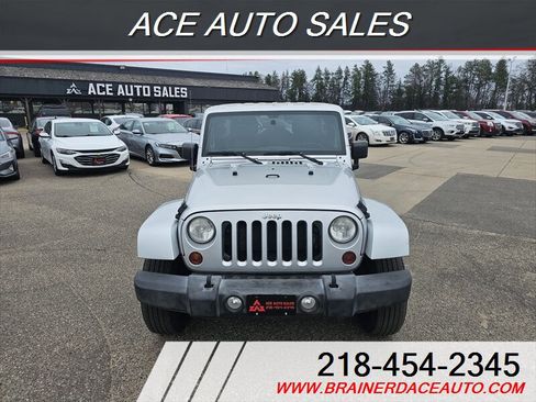 Used 2012 Jeep Wrangler Unlimited Rubicon w/ Connectivity Group AWD/4WD image 7