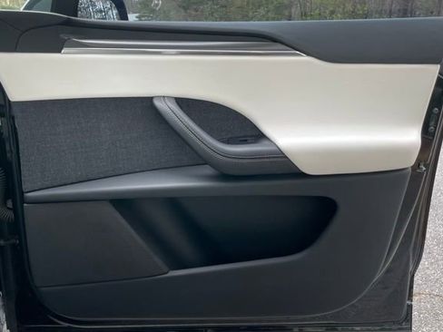 Used 2022 Tesla Model X Plaid image 26
