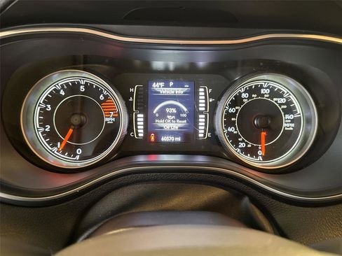 Used 2020 Jeep Cherokee Latitude w/ Cold Weather Group image 10