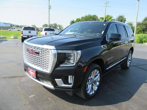Used 2022 GMC Yukon Denali w/ Denali Premium Package AWD/4WD image 12
