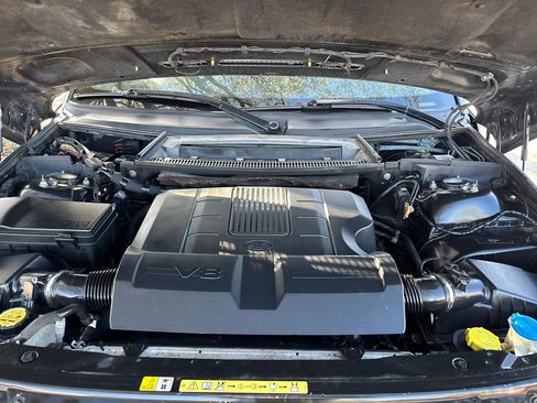 Used 2010 Land Rover Range Rover HSE image 32