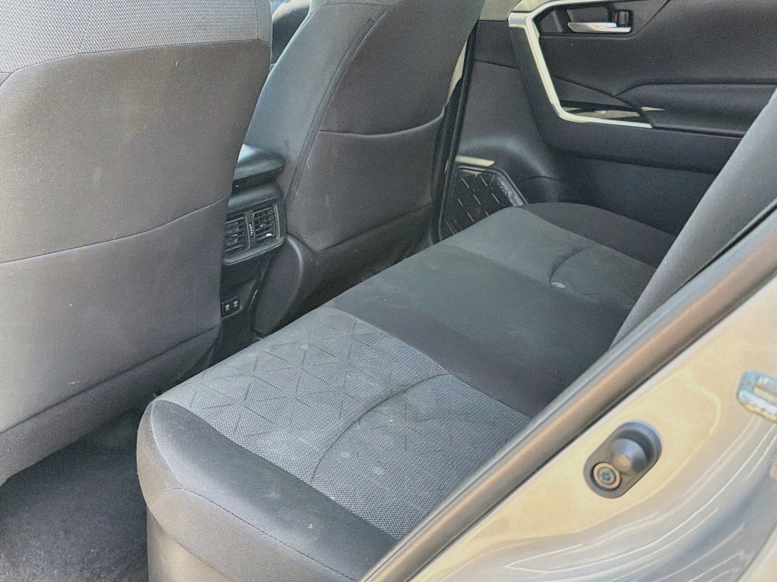 Used 2021 Toyota RAV4 XLE AWD/4WD image 21
