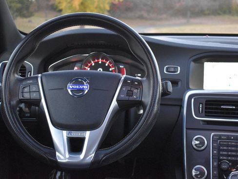 Used 2016 Volvo S60 T5 R-Design image 20