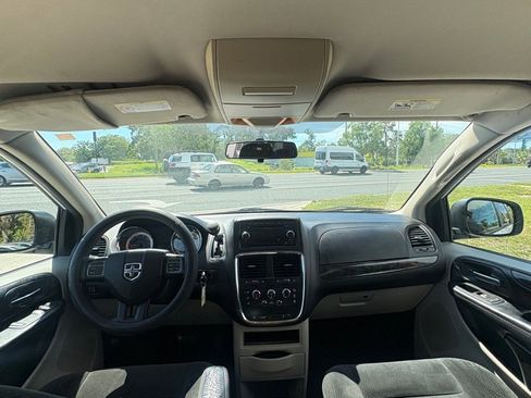 Used 2016 Dodge Grand Caravan SE w/ Quick Order Package 29E SE FWD image 11