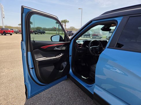 Used 2025 Chevrolet TrailBlazer RS w/ Convenience Package image 11