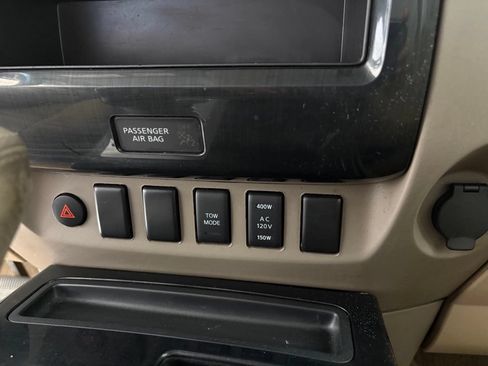 Used 2014 Nissan Titan SV w/ SV Value Truck Package RWD image 10