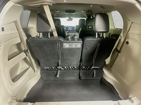 Used 2019 Chrysler Pacifica Touring-L w/ Advanced Safetytec Group FWD image 30