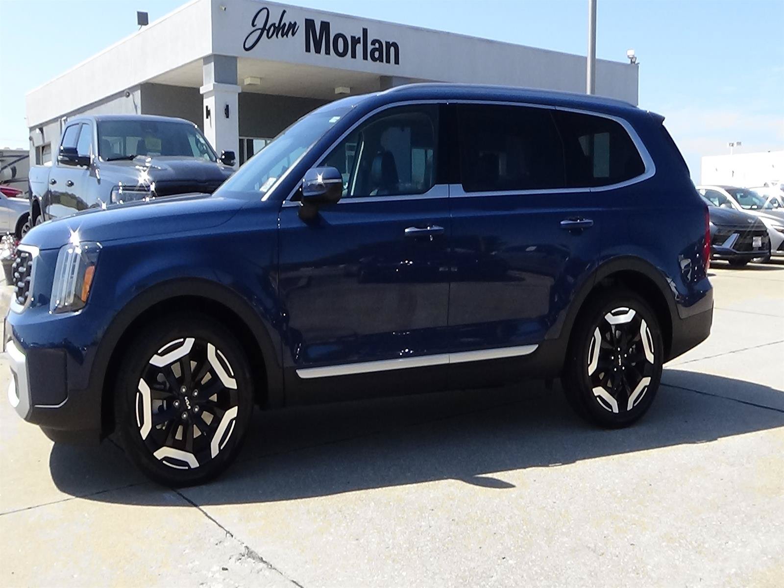 Used 2025 Kia Telluride S AWD/4WD image 1