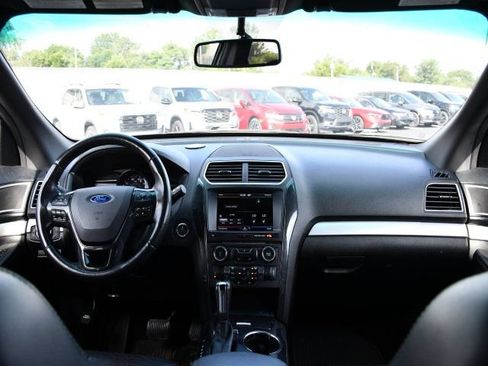 Used 2016 Ford Explorer XLT w/ Equipment Group 202A FWD image 22