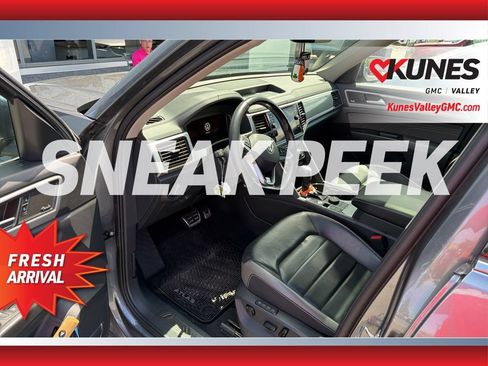 Used 2023 Volkswagen Atlas SEL Premium AWD/4WD image 7