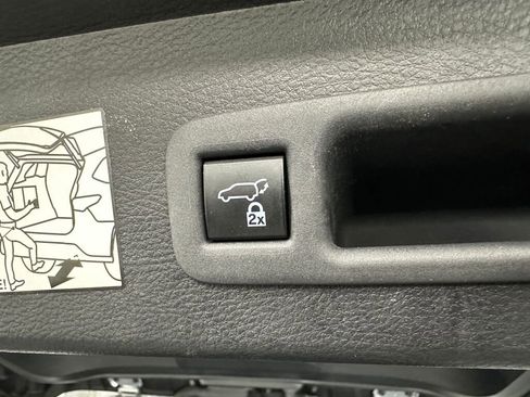 Used 2022 Toyota Sienna XLE image 22