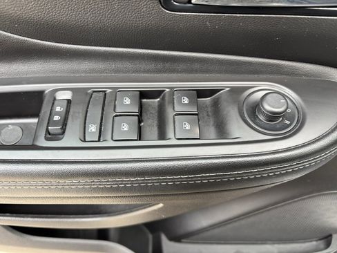 Used 2019 Buick Encore Sport Touring image 20