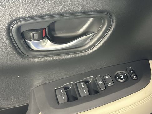 Used 2023 Honda HR-V LX image 13