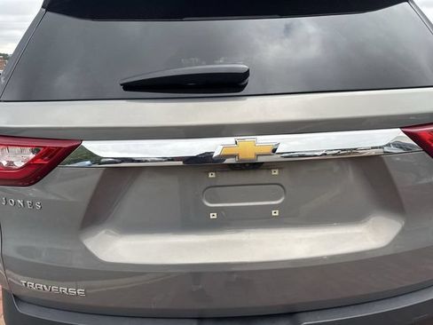 Used 2018 Chevrolet Traverse LT w/ LPO, Floor Liner Package FWD image 9