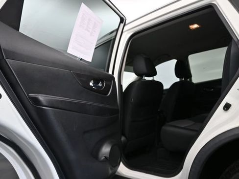 Used 2018 Nissan Rogue SV FWD image 13