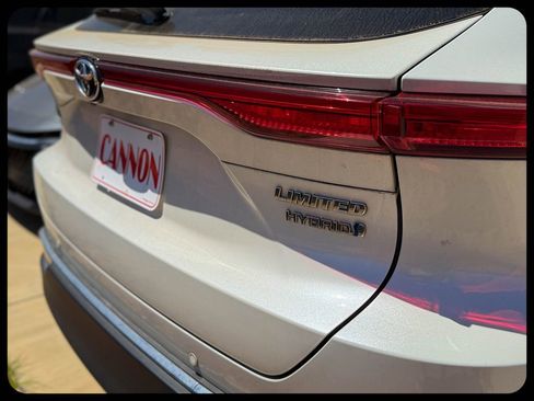 Used 2021 Toyota Venza Limited w/ Advanced Technology Package image 6