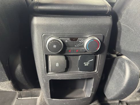 Used 2020 Ford Explorer Platinum w/ Premium Technology Package AWD/4WD image 34