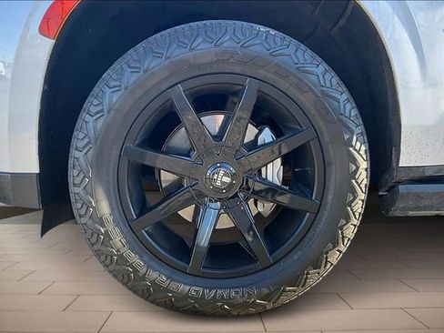 Used 2021 GMC Yukon Denali w/ Denali Premium Package image 9