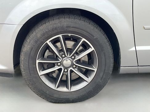 Used 2017 Dodge Grand Caravan SXT image 30